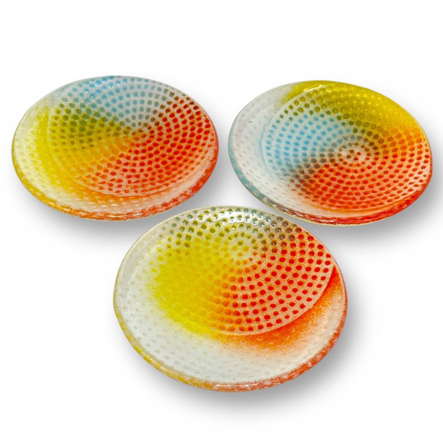 Pixelated Round Dishes